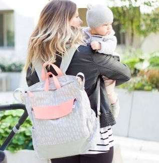 چرا تهیه ساک لوازم نوزادان مهم است؟!